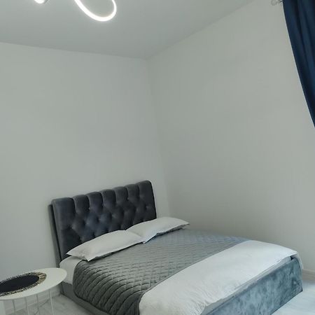 Blue Condo Otopeni Bagian luar foto